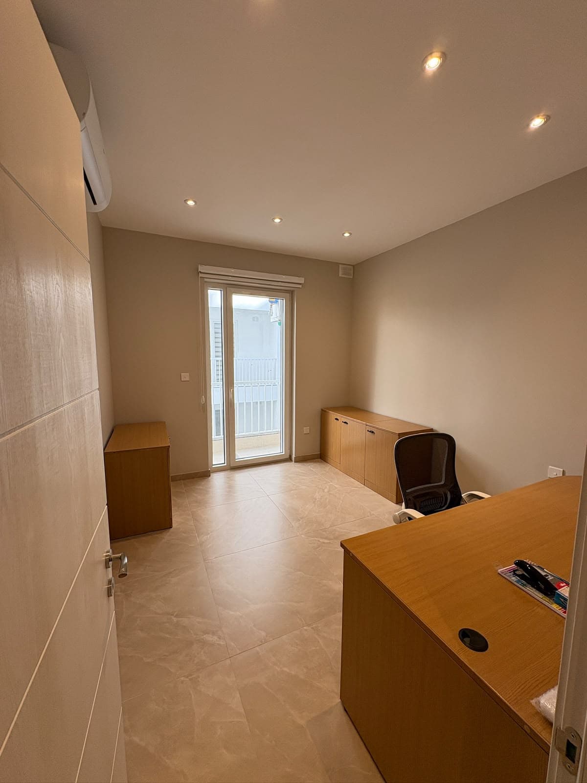 Three Bedroom Apartment with Valley Views - thumbnail 8