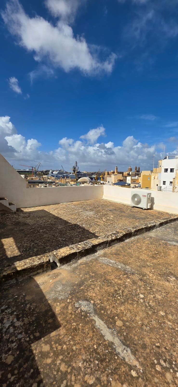 Townhouse in Cospicua - Photo 1 of 11