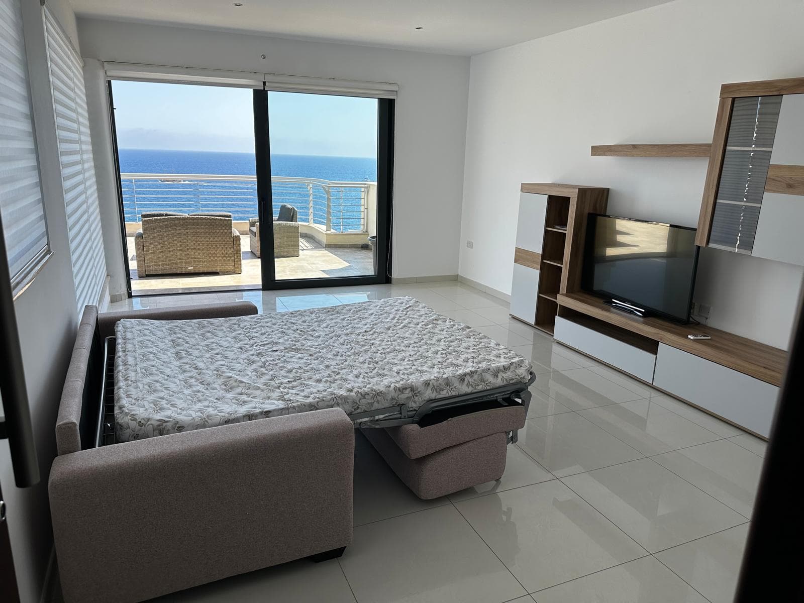 Seafront Apartment in Sliema - thumbnail 12