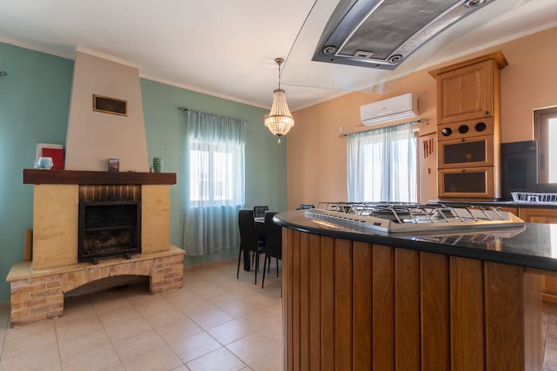 Three Bedroom Apartment with a Private Roof Terrace in Sliema - thumbnail 13