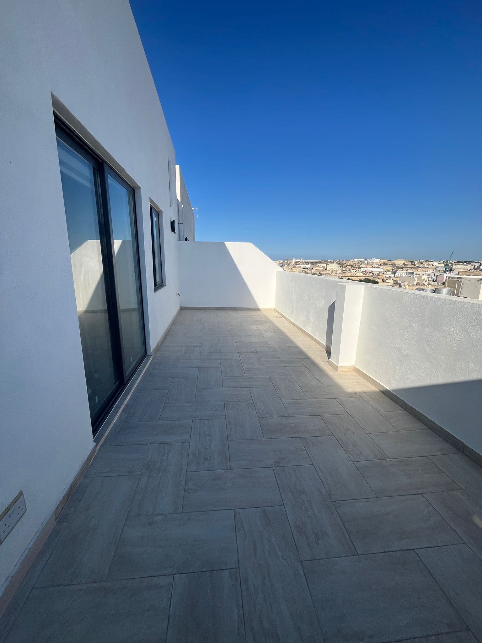 Two Bedroom Corner Penthouse with  Large Terrace in Marsa - thumbnail 2