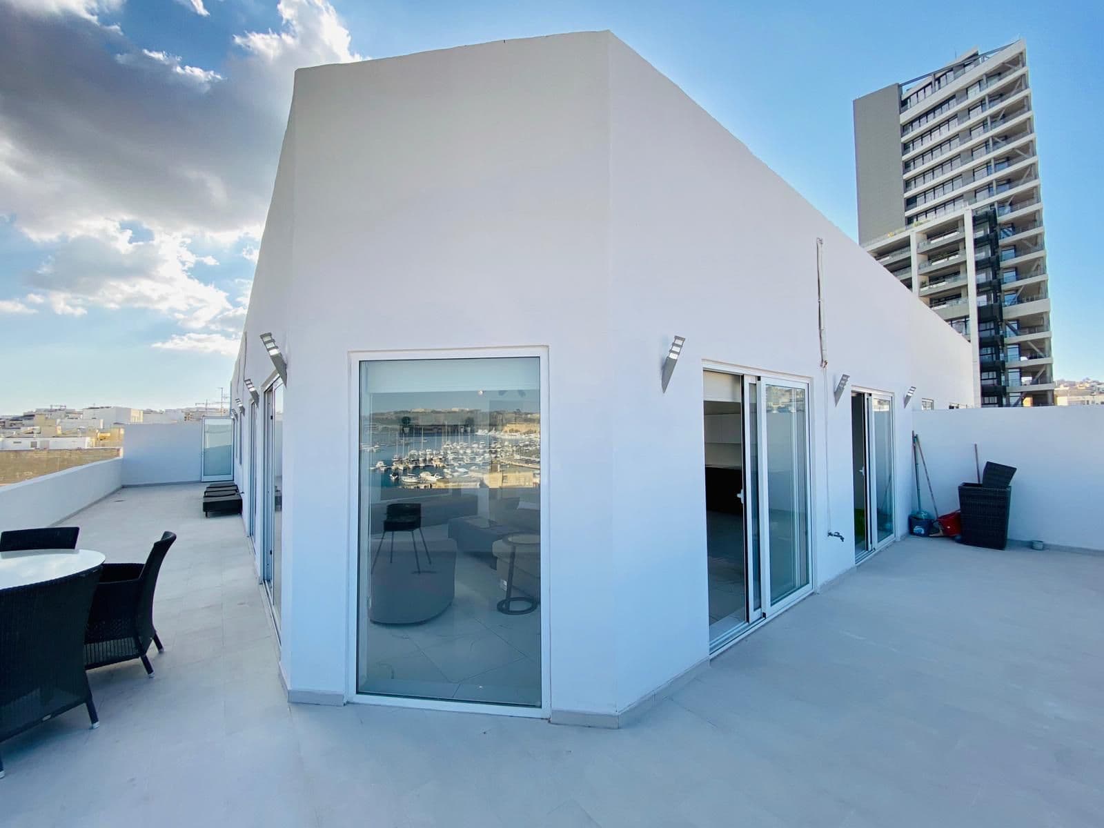 Penthouse in Gzira - Photo 1 of 16