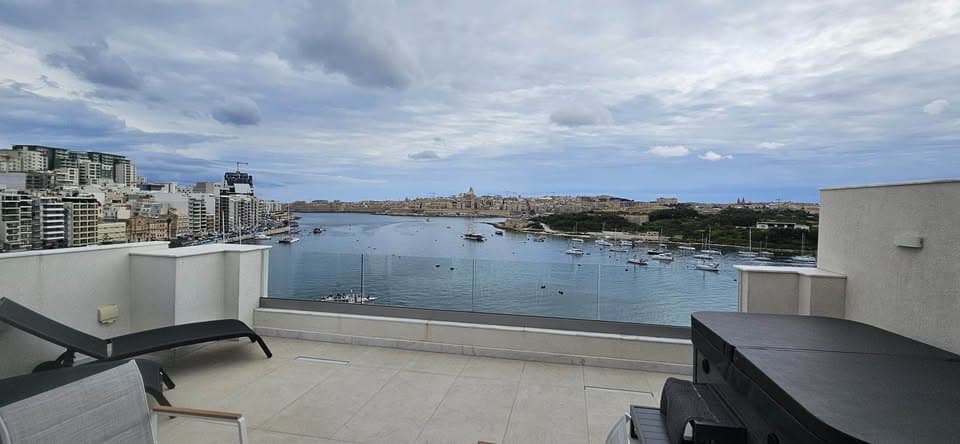 Penthouse in Sliema - Photo 1 of 9