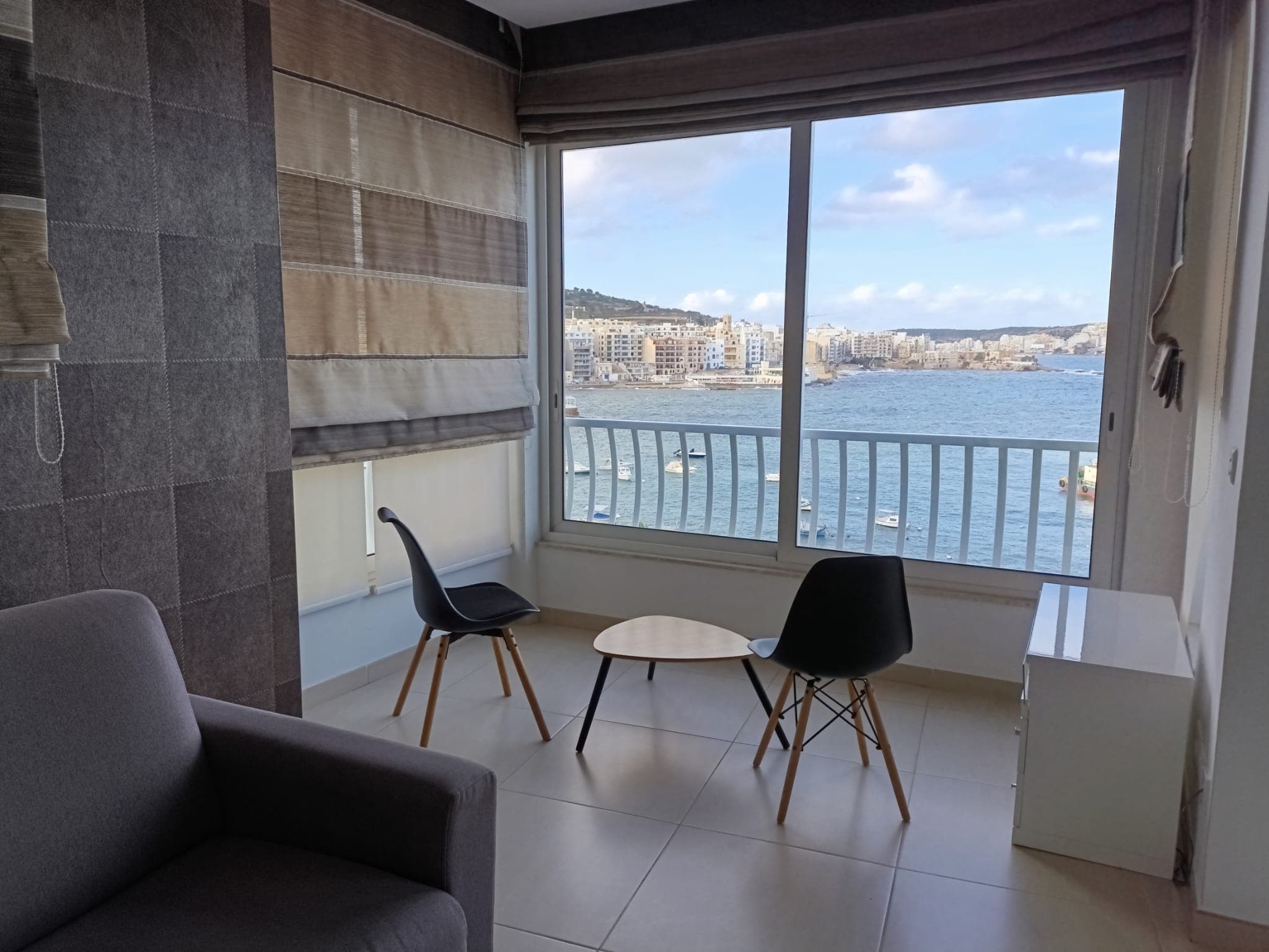 Three Bedroom Seafront Apartment with Private Balconies in St. Paul's Bay - thumbnail 2