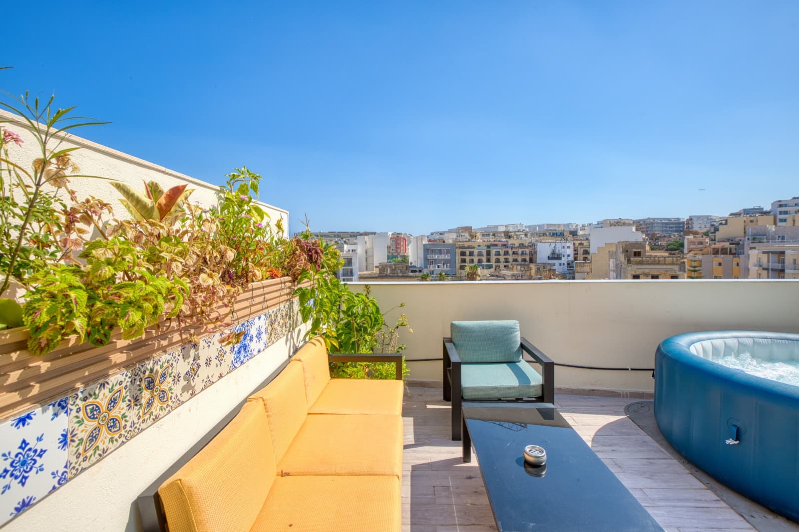 Seafront Penthouse iin Msida - Photo 1 of 31