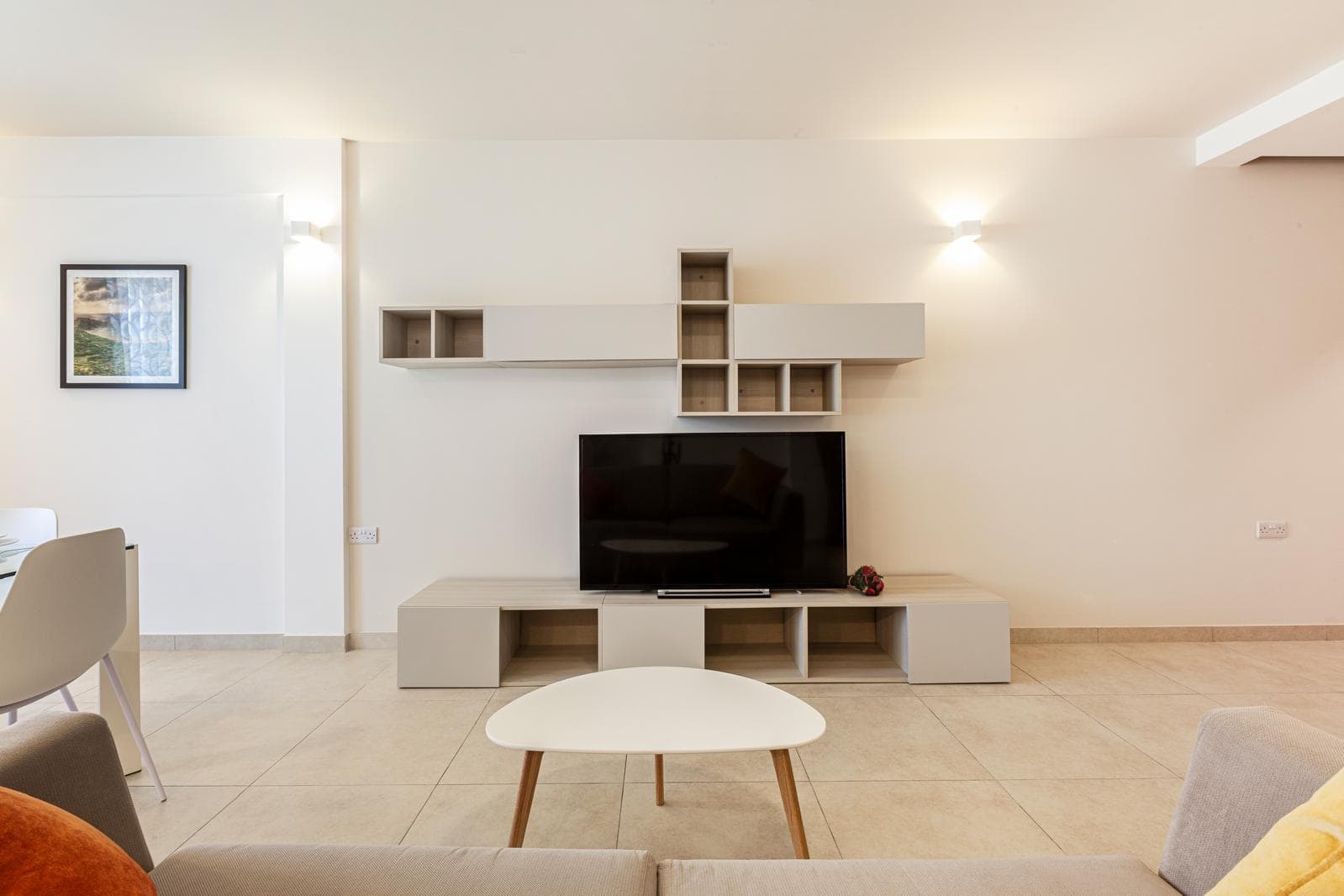 Two Bedroom Modern Apartment in Mgarr - thumbnail 2