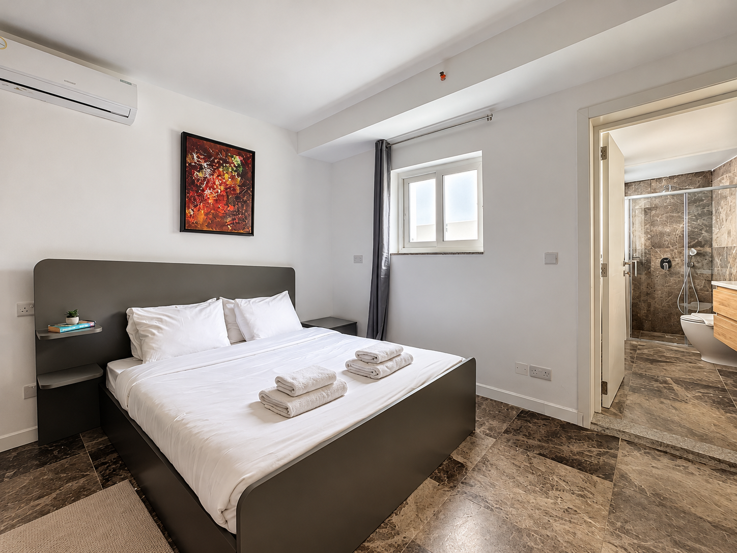 Two Bedroom Luxury Penthouse with a Rooftop Pool in St Julians - thumbnail 17