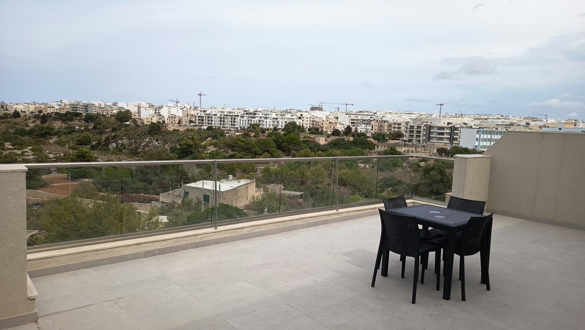 Two Bedroom Penthouse with Terraces in Mosta - thumbnail 2