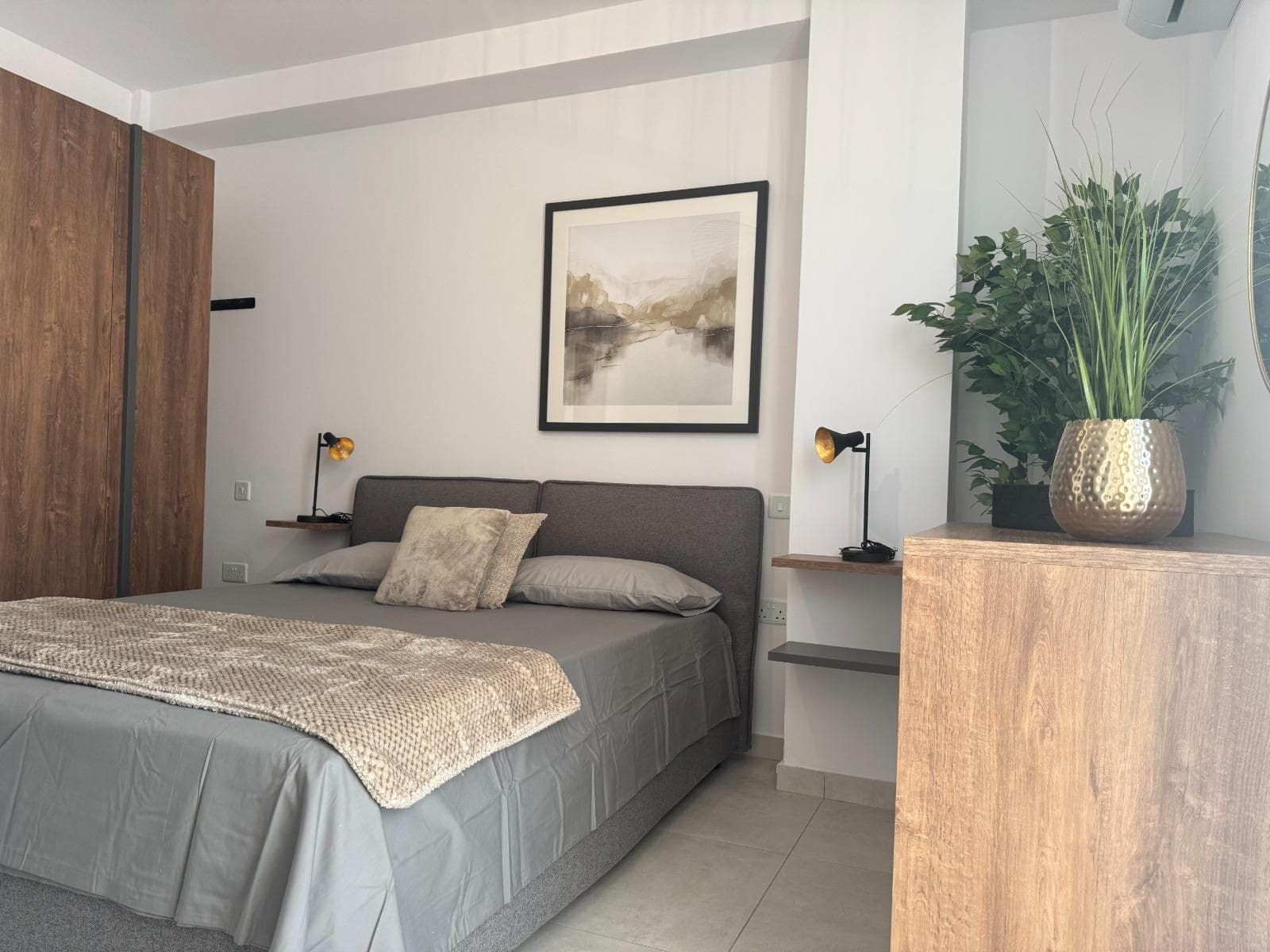 One Bedroom Apartment with Balconies in Gzira - thumbnail 10