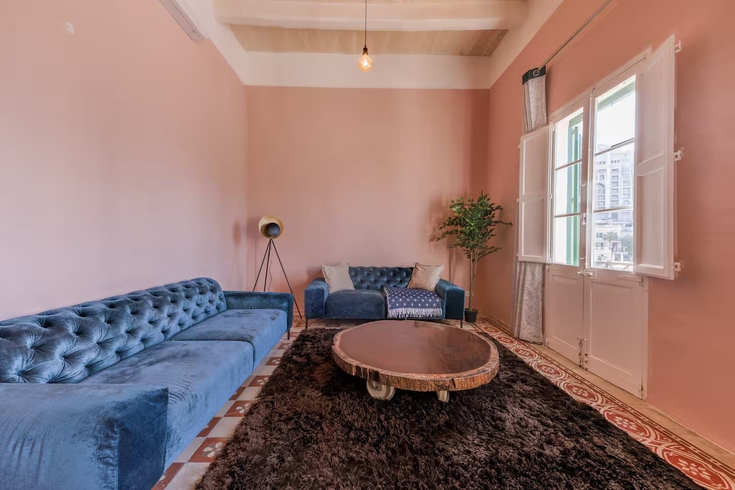 Three Bedroom Seafront House Of Character with a Jacuzzi in St Julians - thumbnail 7