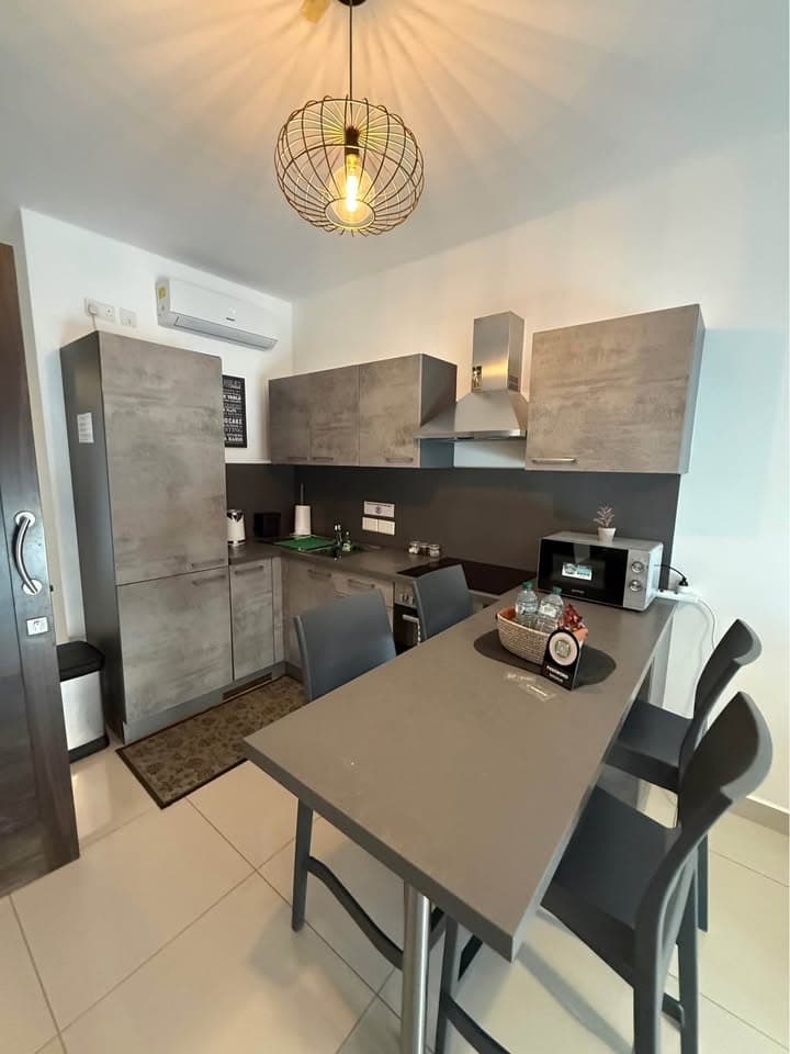 One Bedroom Apartment with a Private Front Porch in Msida - thumbnail 3