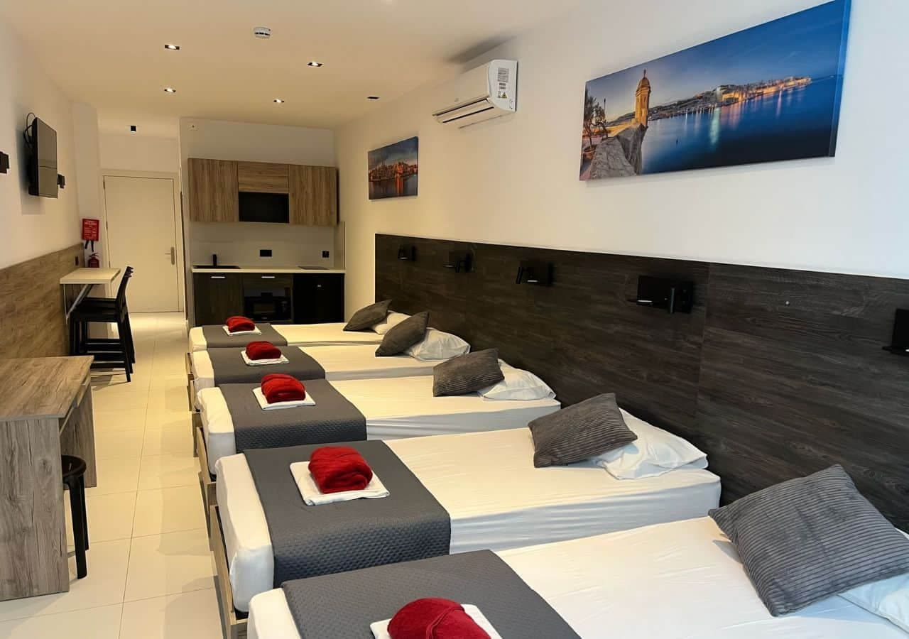 Studio Apartment in Swieqi - Image 1