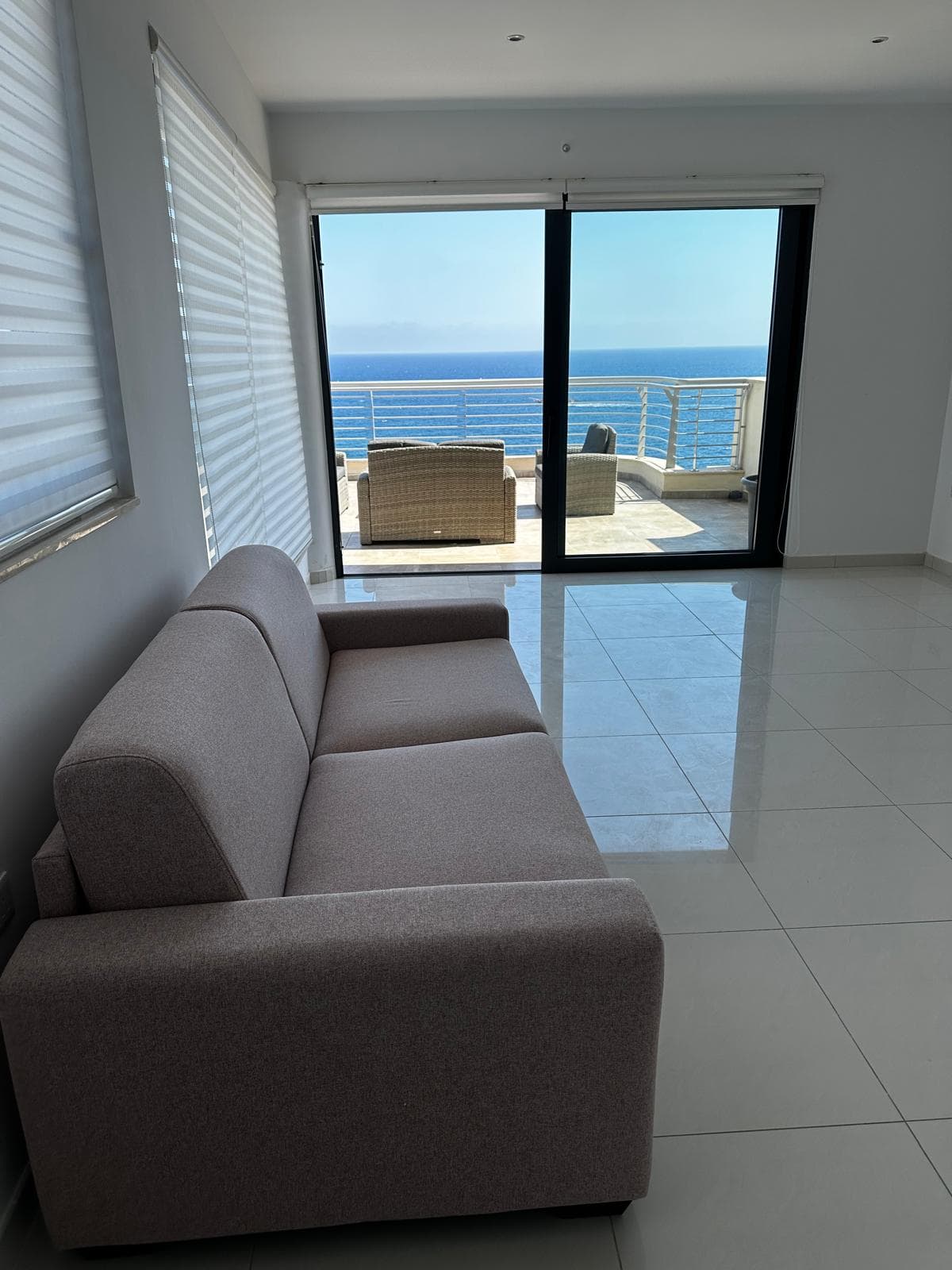 Seafront Apartment in Sliema - thumbnail 8
