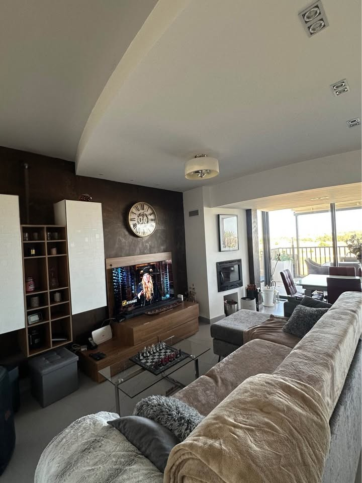 Three Bedroom Penthouse with Large Terrace in Zabbar - thumbnail 3