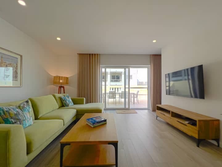 Penthouse in St. Julians - Photo 1 of 9