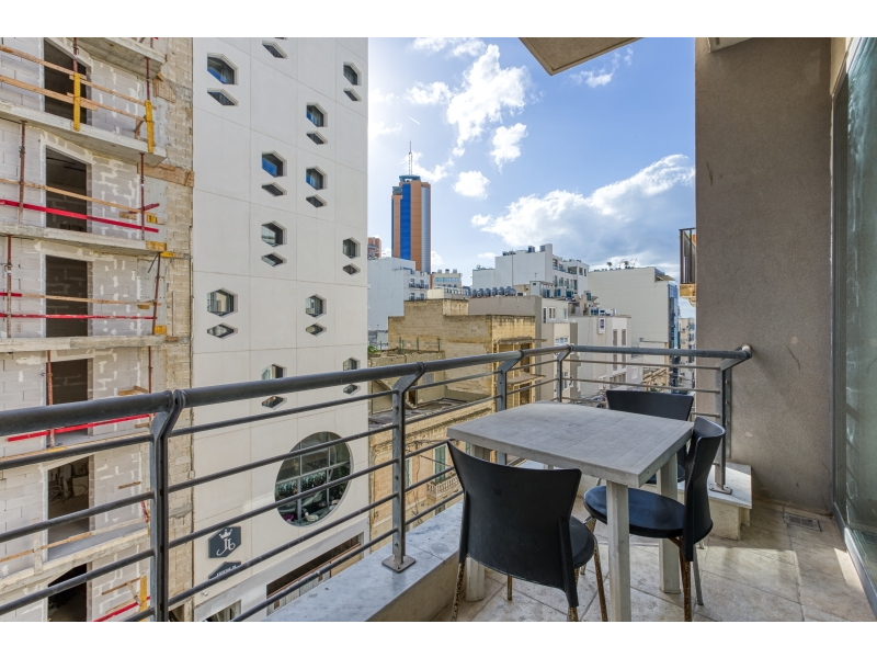 Apartment in St Julians - Image 1