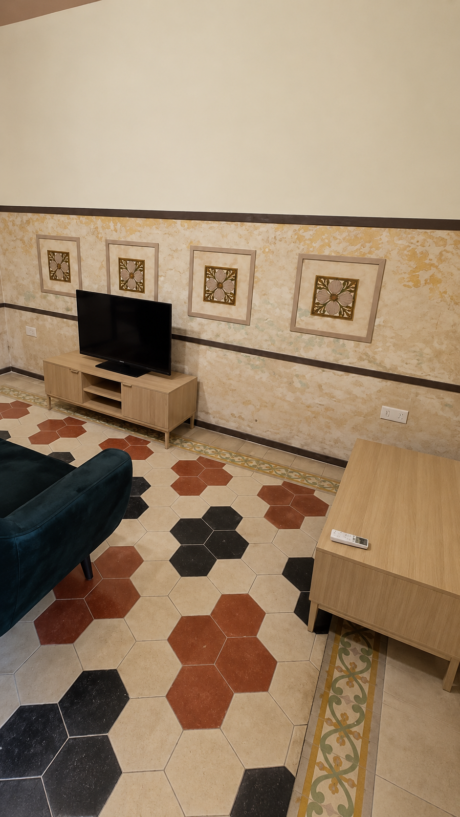 Two Bedroom Apartment with Private Outdoor Area in St Julians - thumbnail 2
