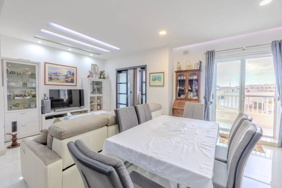 Two Bedroom Apartment with a Garage in Qawra - Image 1