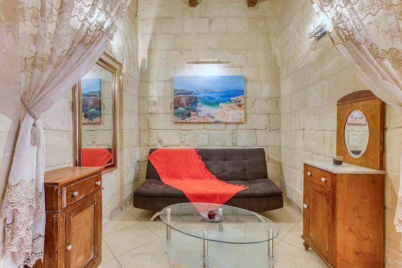 Townhouse in Valletta - Image 1