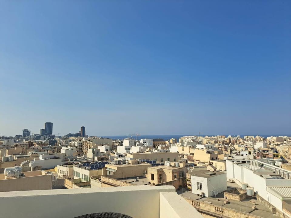 Two Bedroom Penthouse with Terraces in Sliema - thumbnail 3