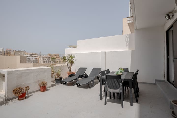 Apartment in St Julians  - Image 1