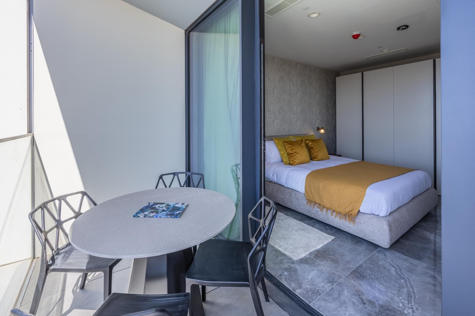 One Bedroom Luxury Apartment with Sea Views in St. Julians - thumbnail 6