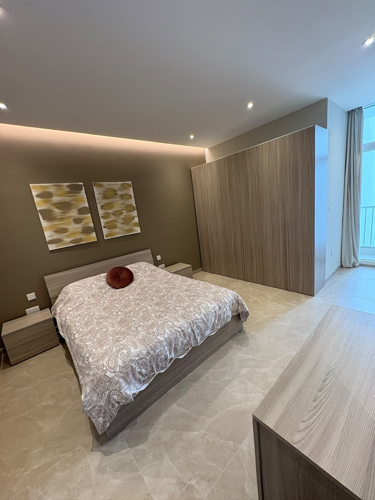 Three Bedroom Apartment with Valley Views - thumbnail 13
