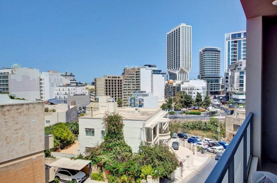 Apartment in Swieqi - Image 1