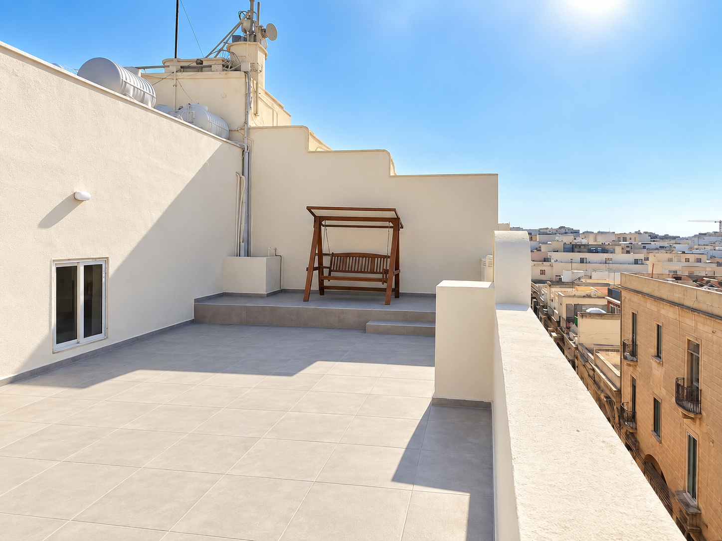 Two Bedroom Penthouse with Terraces in Sliema - thumbnail 2