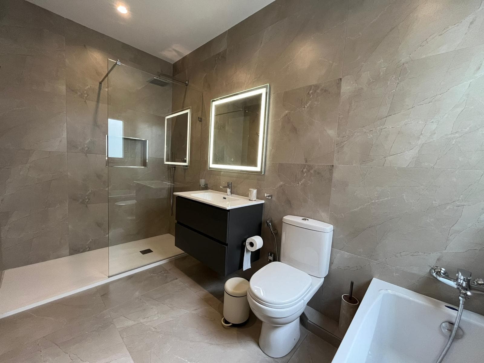 Three Bedroom Penthouse with Large Terrace and Sea views in Qawra - thumbnail 21