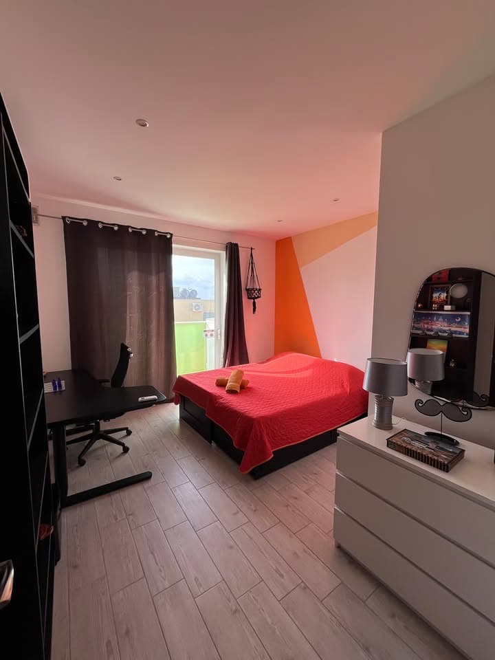 Two Bedroom Penthouse with Large Terraces and Sea Views in Marsaskala - thumbnail 8