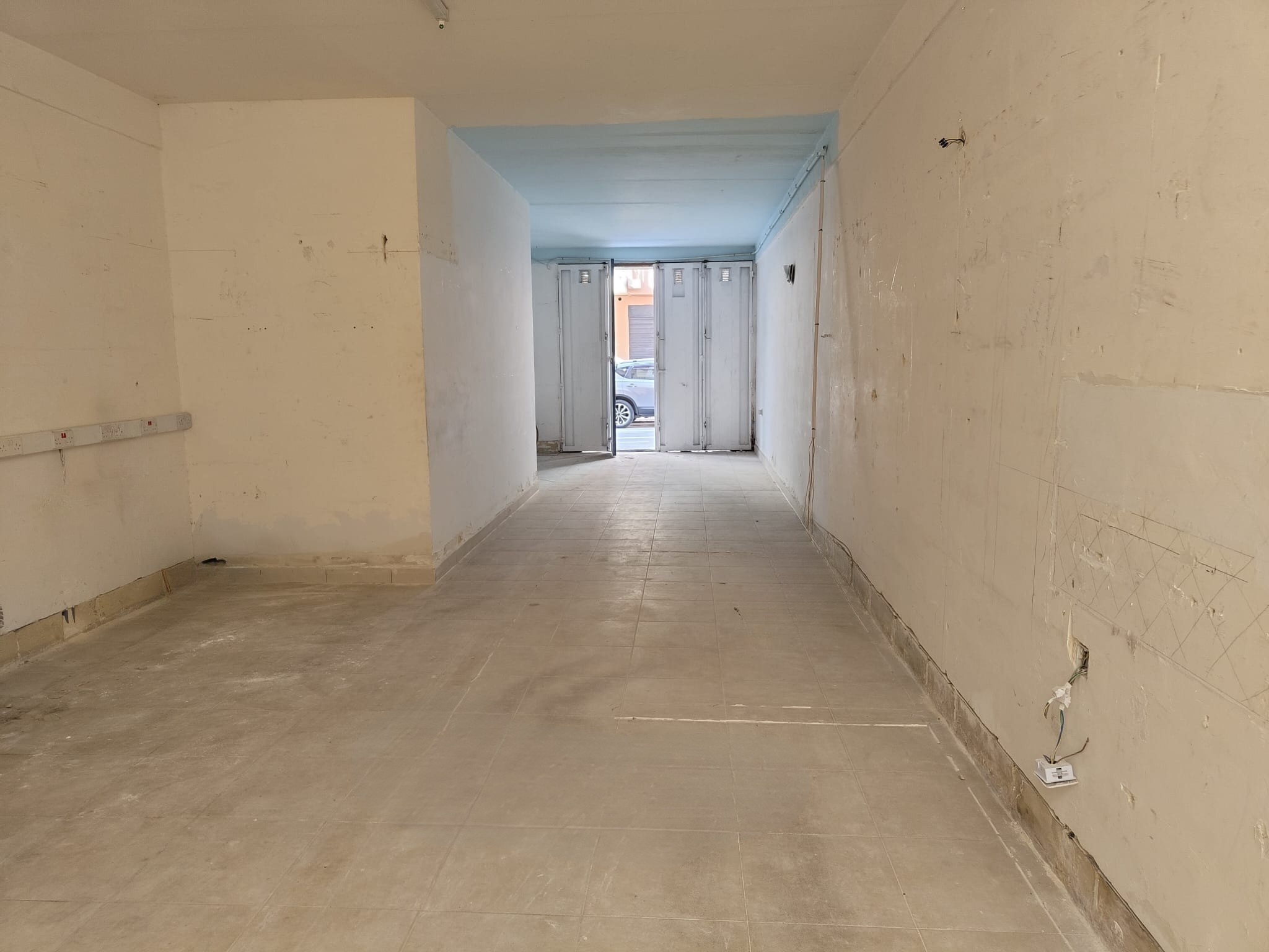 Shop in Qawra - Photo 1 of 1