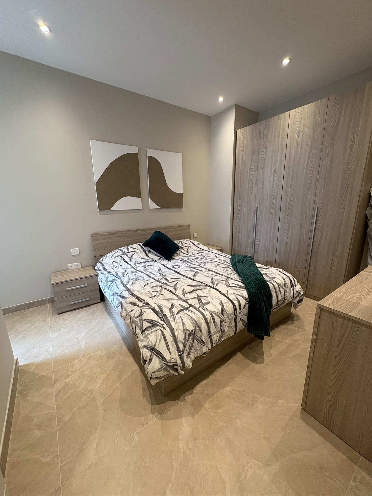 Three Bedroom Apartment with Valley Views - thumbnail 14