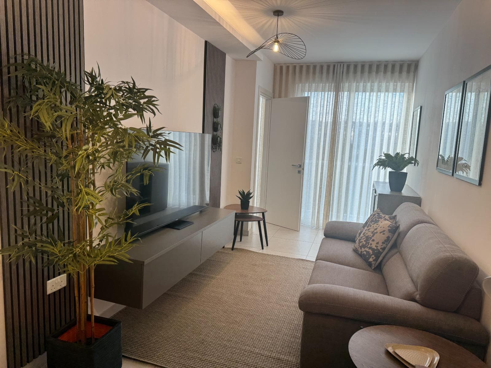 One Bedroom Apartment with Balconies in Gzira - thumbnail 3