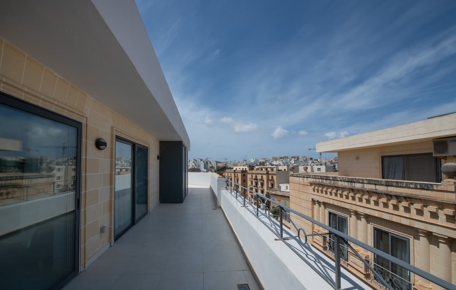Penthouse with Jacuzzi in Sliema  - thumbnail 2
