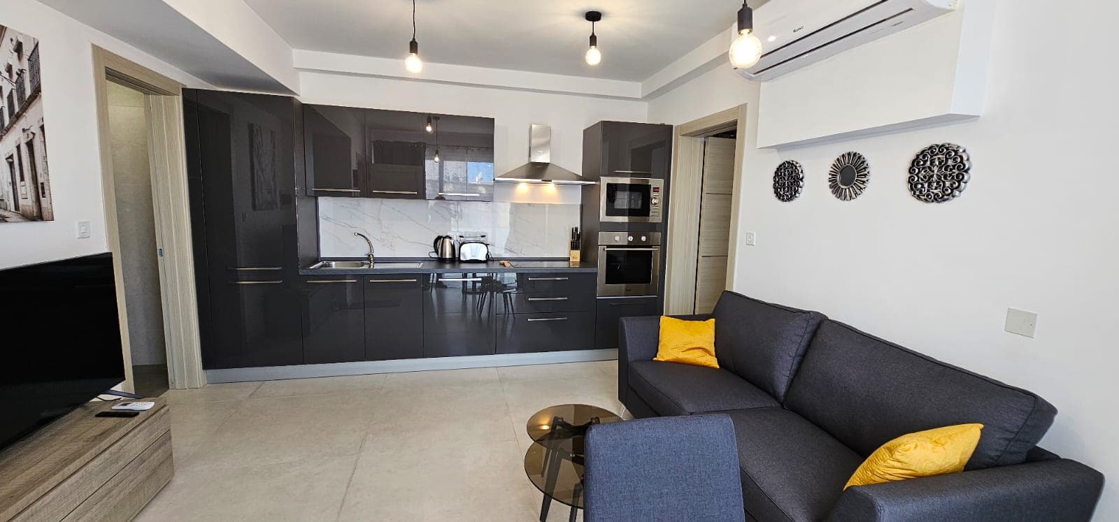 One Bedroom Apartment with a Private Balcony in Gzira - thumbnail 3