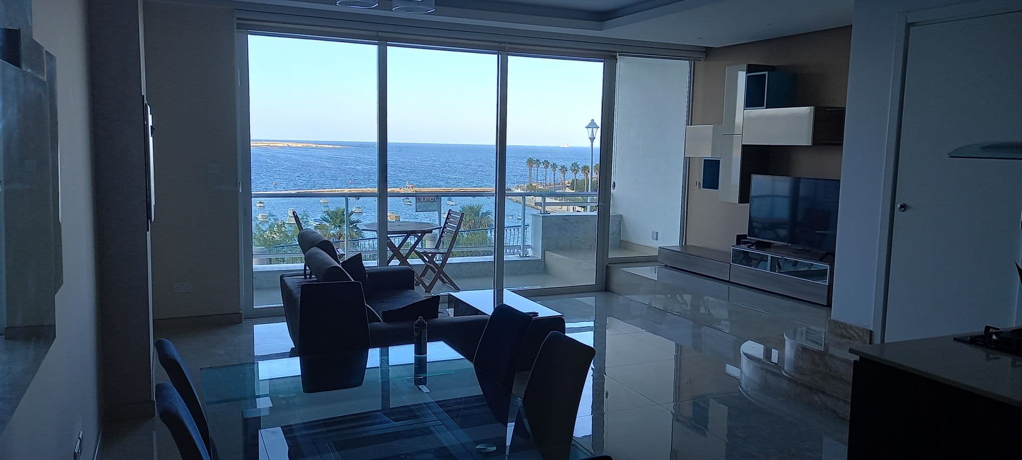 Seafront Apartment in St Pauls Bay  - thumbnail 4