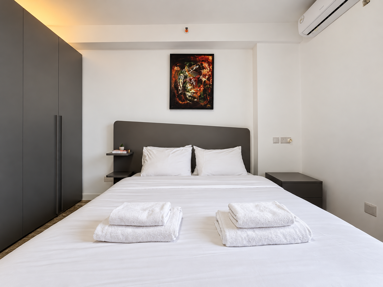 Two Bedroom Luxury Penthouse with a Rooftop Pool in St Julians - thumbnail 16