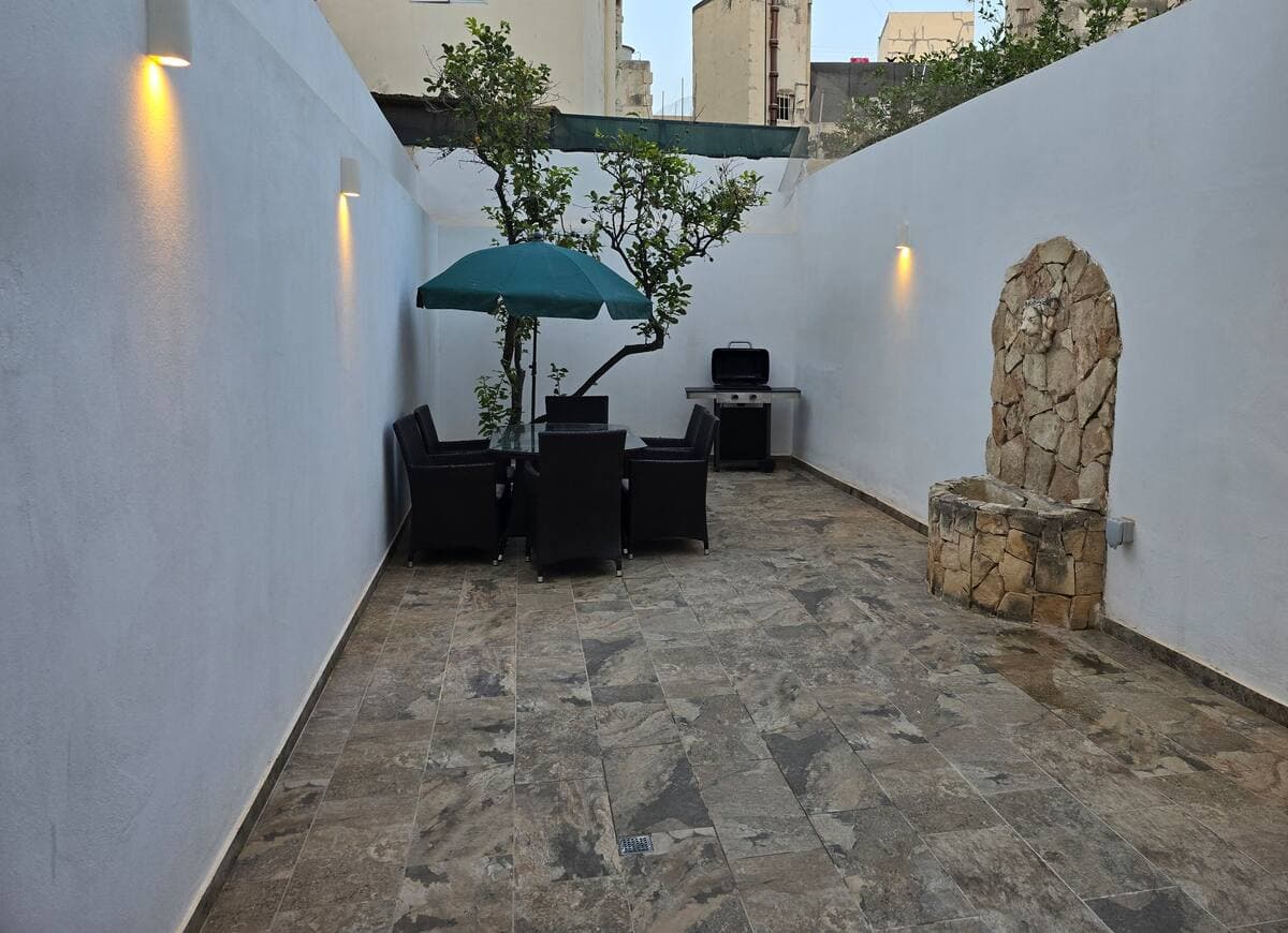 Townhouse in Sliema - Photo 1 of 25