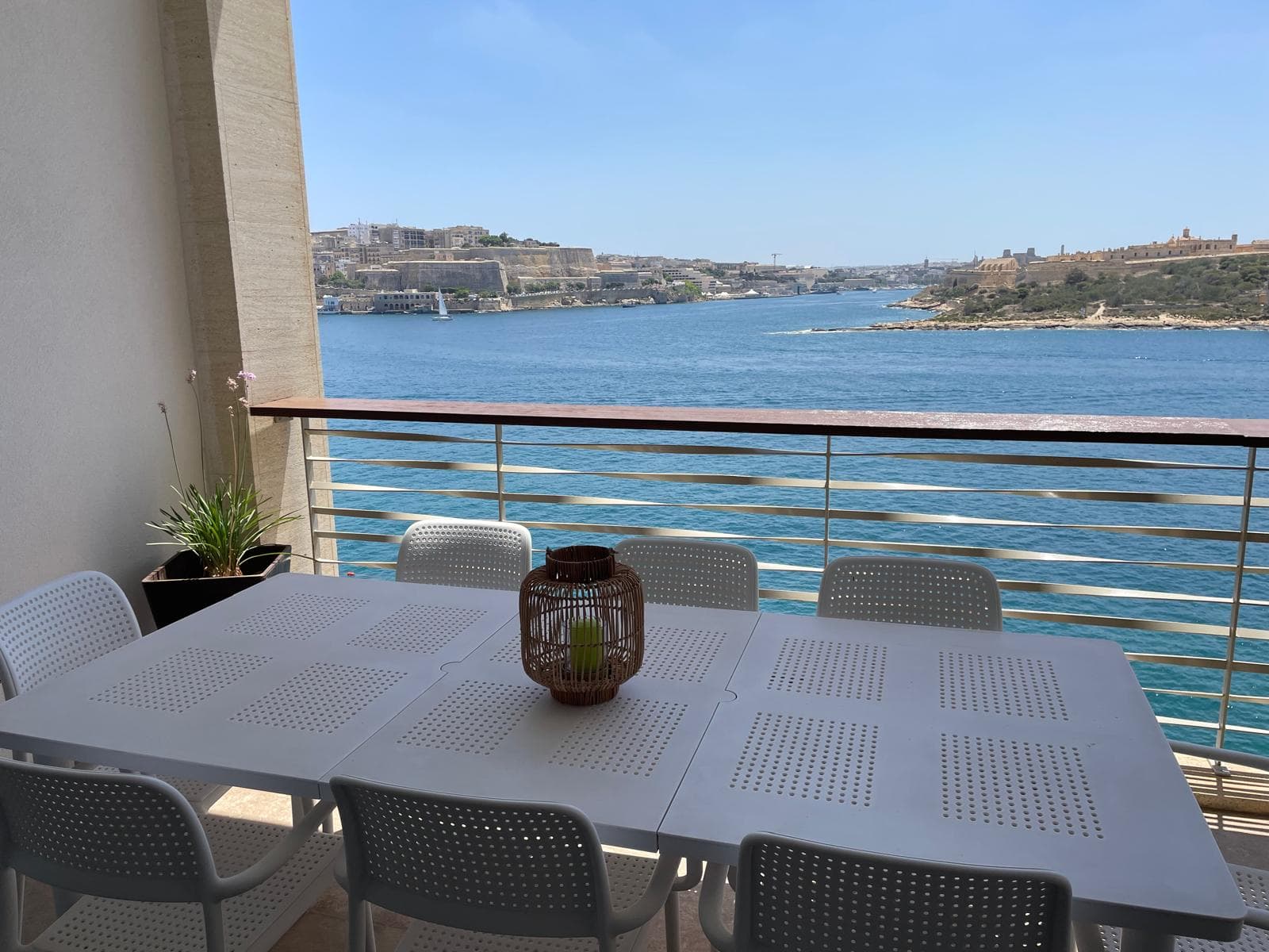 Three Bedroom Luxury Seafront Apartment in Tigne - Image 1