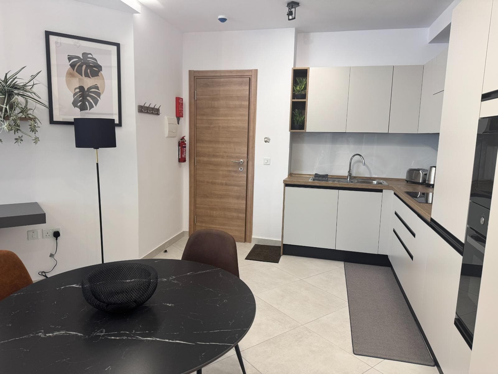 One Bedroom Apartment with Balconies in Gzira - thumbnail 6