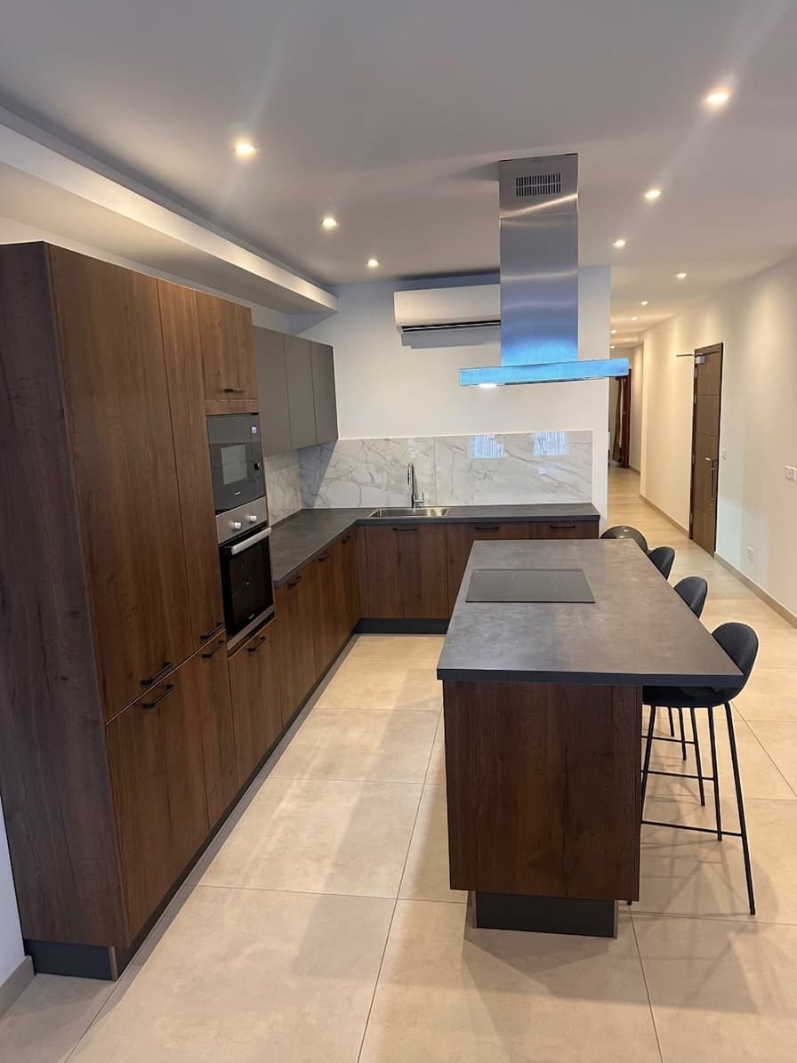 Seafront Apartment in Sliema  - thumbnail 3