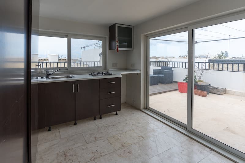 Three Bedroom Apartment with a Private Roof Terrace in Sliema - thumbnail 19