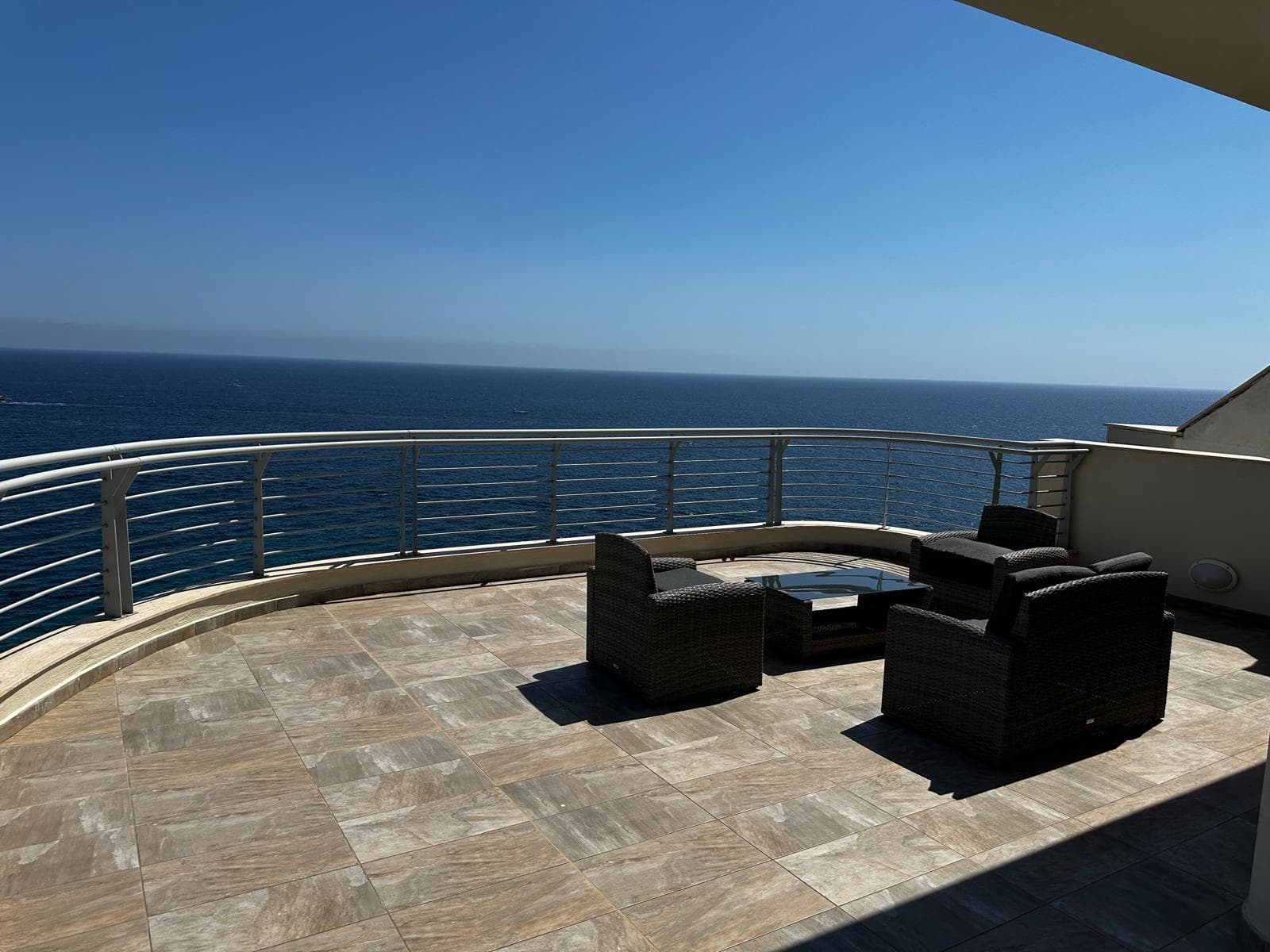 Seafront Apartment in Sliema - thumbnail 2