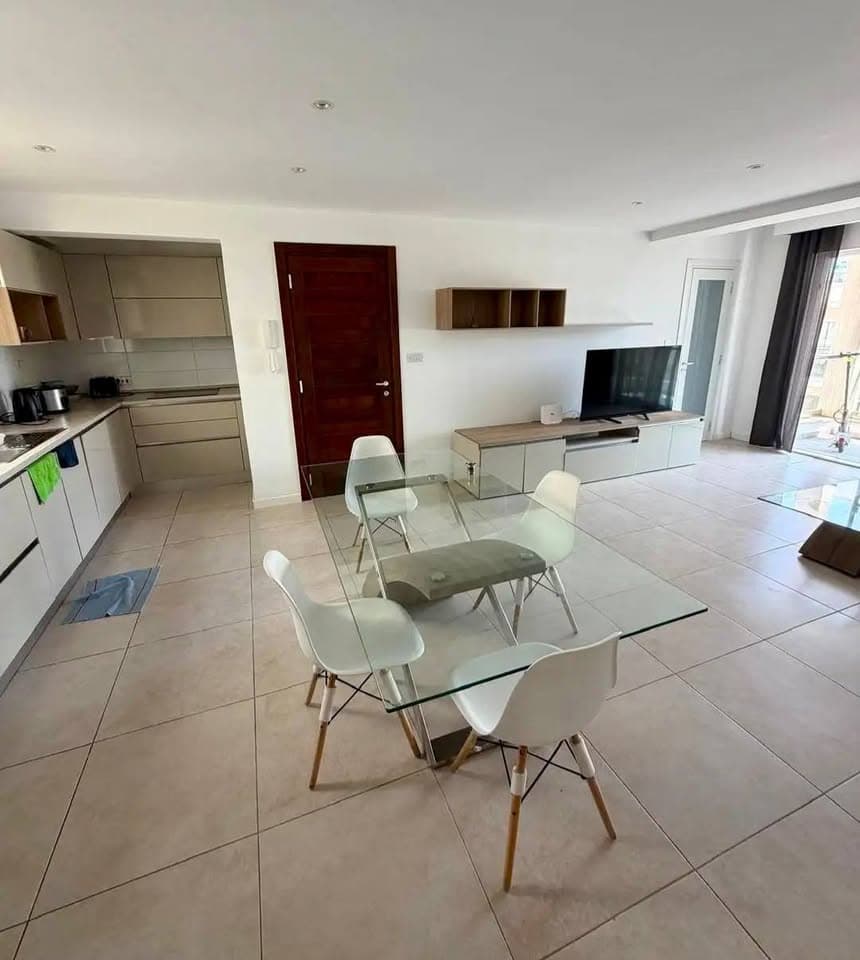 Apartment in Swieqi - Image 1