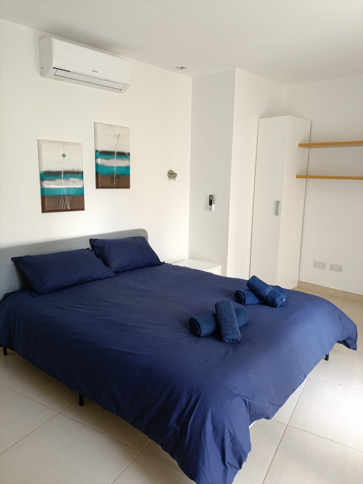 Three Bedroom Seafront Apartment with Private Balconies in St. Paul's Bay - thumbnail 9