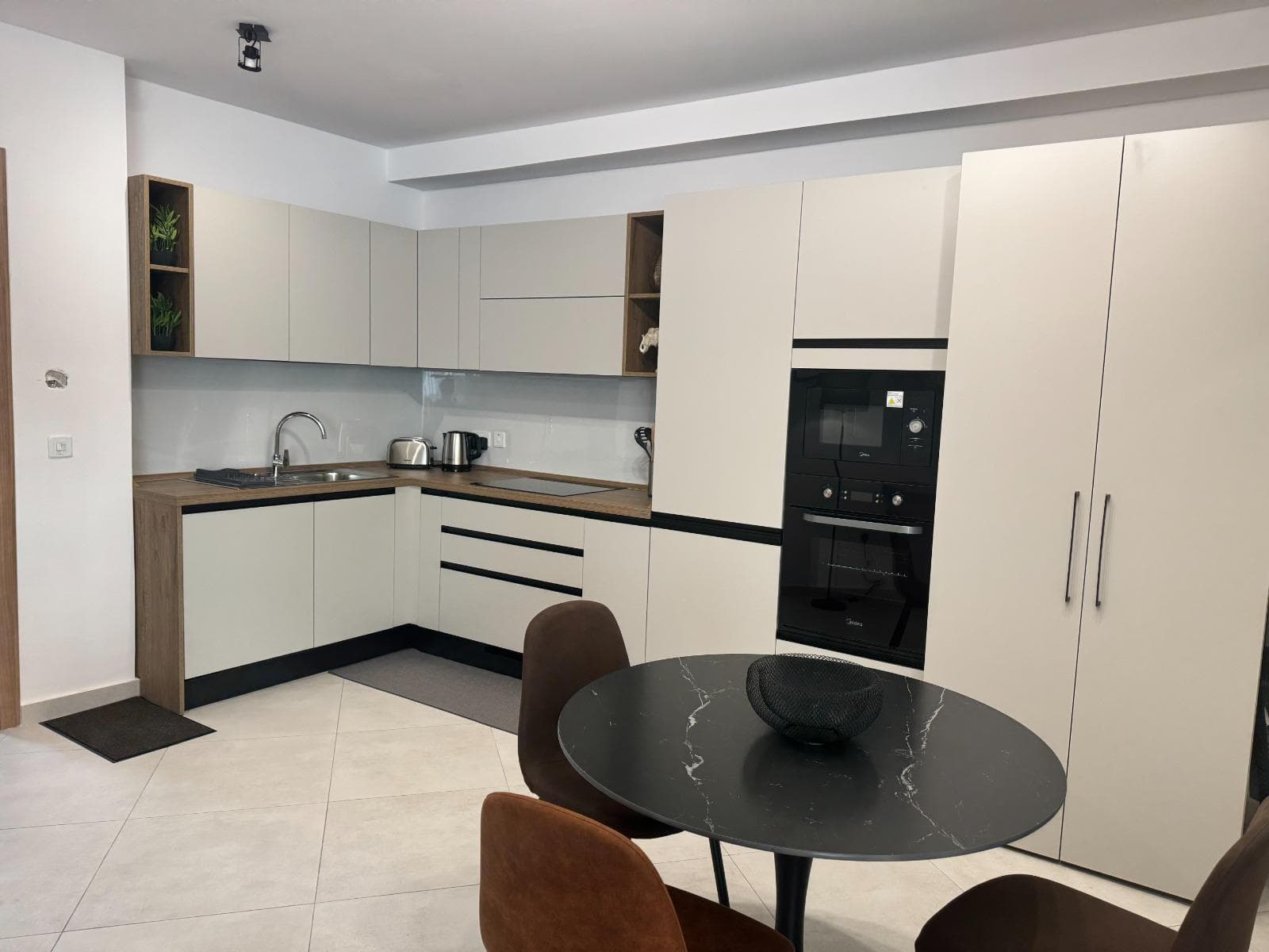 One Bedroom Apartment with Balconies in Gzira - thumbnail 8