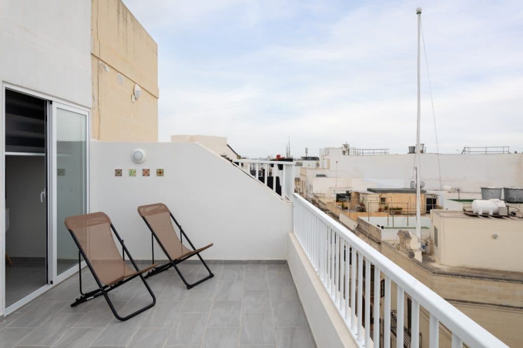 One Bedroom Penthouse with a Large Front Terrace in Hamrun - thumbnail 6