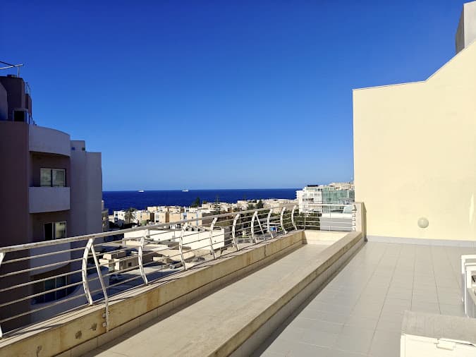 Two Bedroom Seafront Penthouse with Large Terrace in Qawra - thumbnail 2