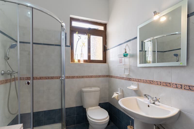 Three Bedroom Apartment with a Private Roof Terrace in Sliema - thumbnail 32